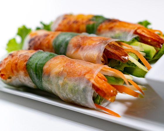 Image: (7) Mango with Sauteed Prawn Roll 
                 Tôm nướng cuộn xoài xanh 
                 芒果鮮蝦生春卷