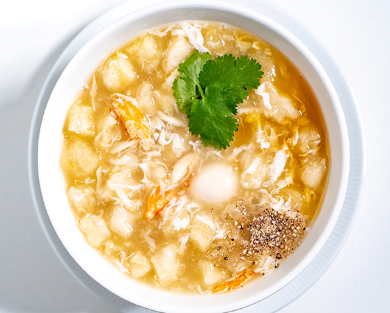 Image: (4) Fish- maw, quail egg and crab meat soup 
                 Soup Bong Bóng Cá 
                 蟹肉魚肚羮